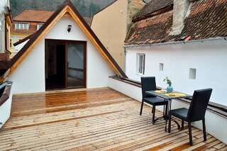 Гостевой дом Arce Boutique Hotel Брашов Номер с кроватью размера «king-size» и видом на горы-6